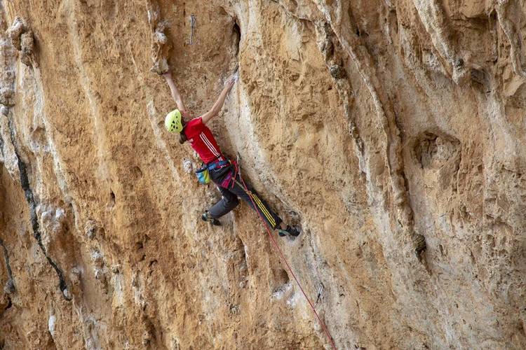 Caro in the Crux of "Nymfi" 7b / Galatani Kalymnos