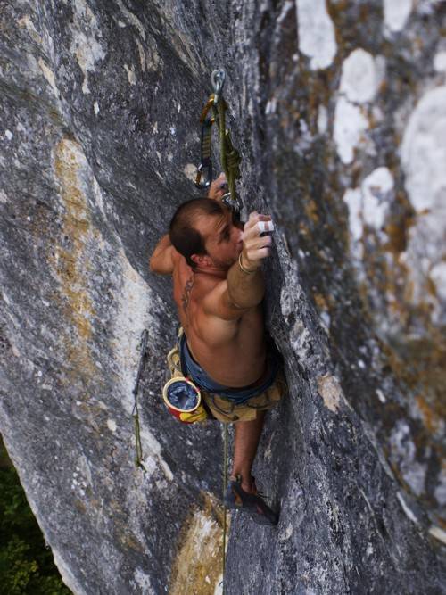 Dobra Vila 7b+, POKOJEC