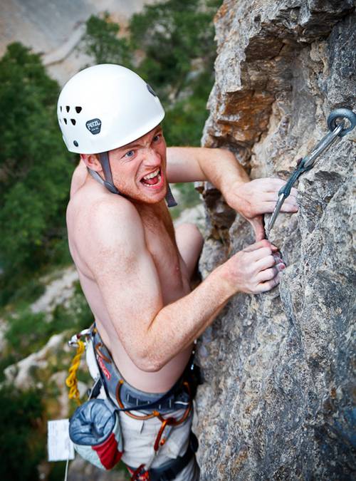 Peter Maul leads Spécial Mammouth, 6b, at Orpierre, France.