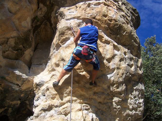 El Vellon, Madrid (Spain). rute "Los reyes del chisme" 6a+
