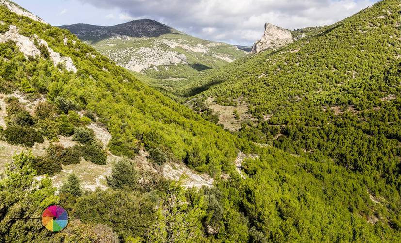 On the dirt road to Ekstrateia crag