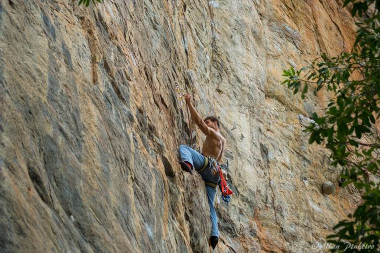 Despertar de Icaro 7b, Falésia dos olhos