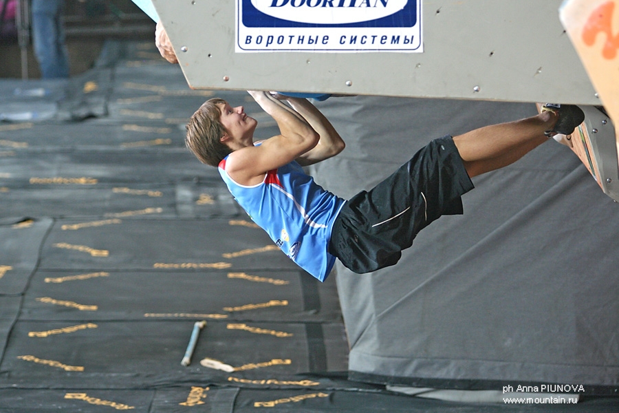 8a members dominate Boulder World's