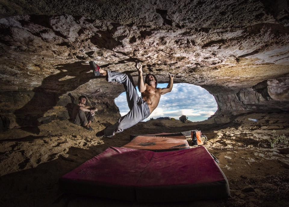 8B/+ into 8A+ FA by Chris Sharma