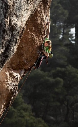 Mina Markovic redpoints or onsights an 8b+