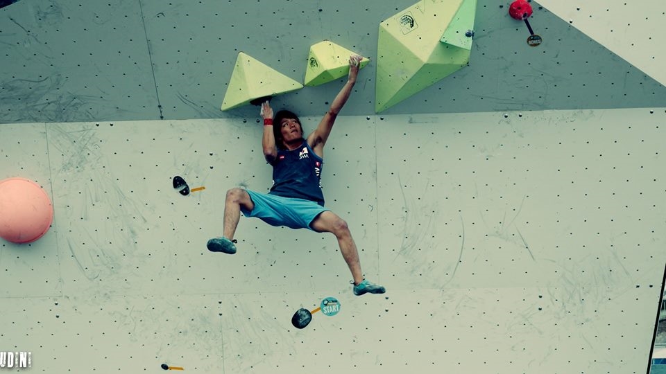 Tomoa Narasaki onsighting the third Boulder in China