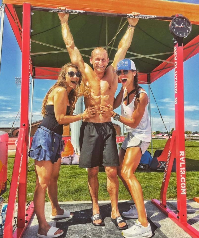 Jan Kareลก, 42, sets new 6 h pull-up record = 3 569