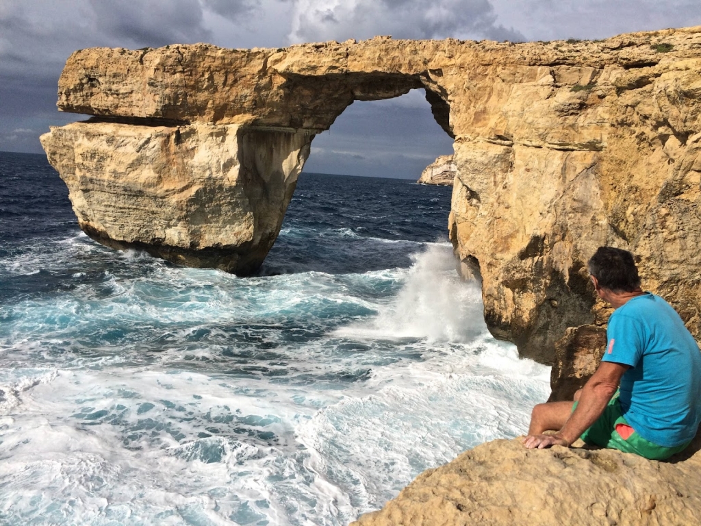 Famous climbing arch in Malta collapses