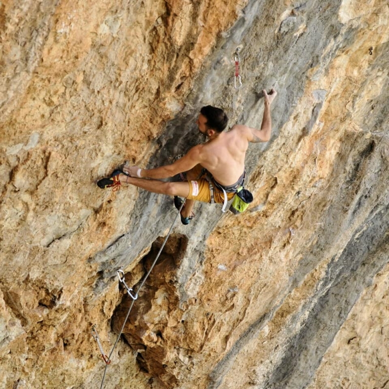 9a by Jonathan Guadalcázar