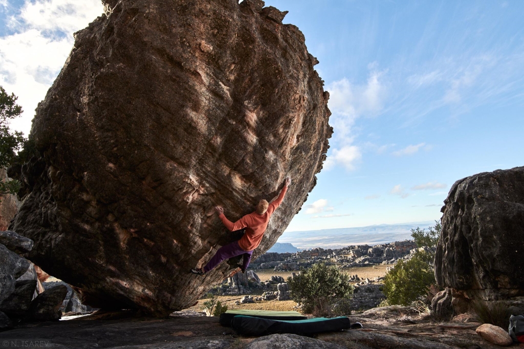 Black Eagle Assis 8C and an 8B flash by Vadim Timonov