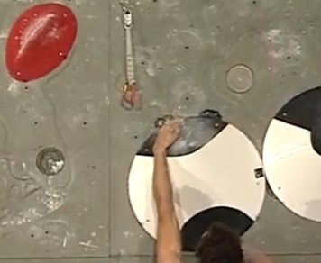 Ondra creates a new thumb move cruising the first crux