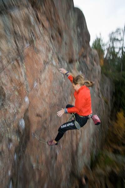 Silversurfaren 6c+, Ågelsjön. Åsa tar ett ordentligt fall
