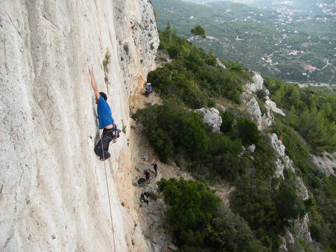 "Paralyse", 7a très engagé de la grande face, Baou des 4 Ouros