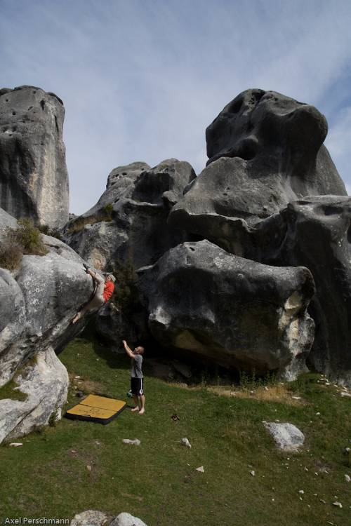 Chris Münch, sending "Philtrum" V7 in Castle Hill, New Zealand