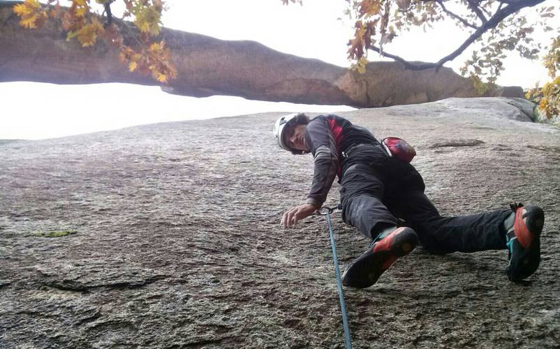 Probando Naturalmente Natural, 7c+.
La Pedriza, El Hueso.