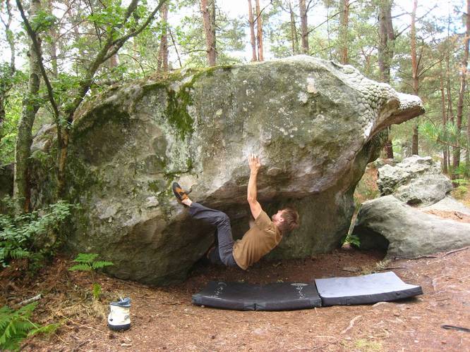 Fred in La Fausse Quille 7a, Fontainebleau - Bois Rond