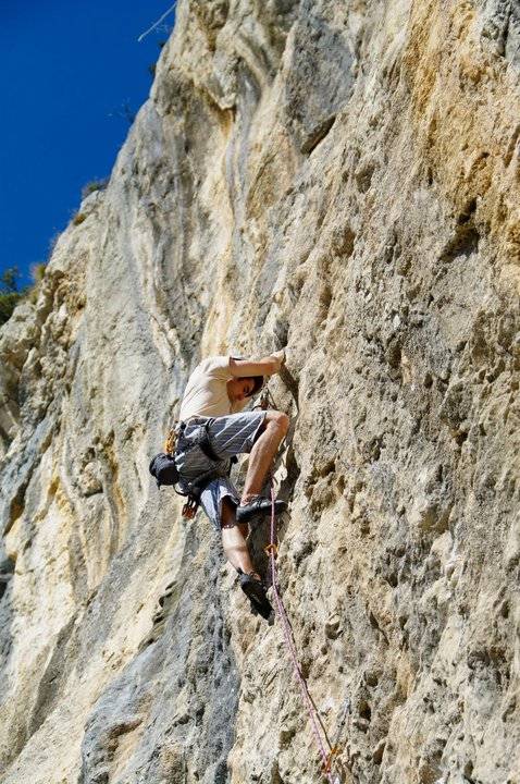 Damir Mujakanović climbing Beastiequeen (7a+/b)