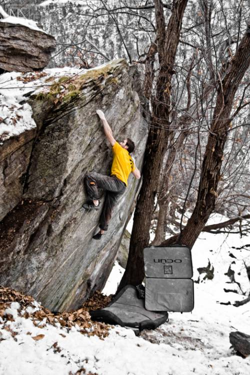 Christoph Gabrysch In
Dr. Crimp 7B+
Some great suny winterdays in Tecino.
Dezember 2009
