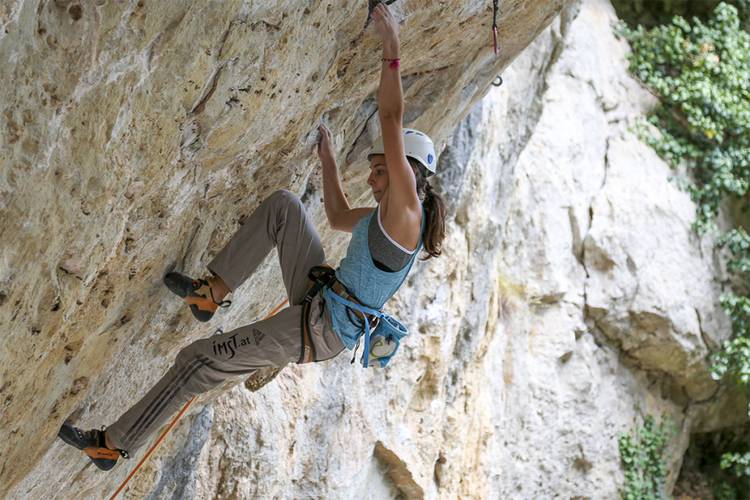 Samanta in "Les elements ne font pas de cadeau" 7b / Chateauvert / France