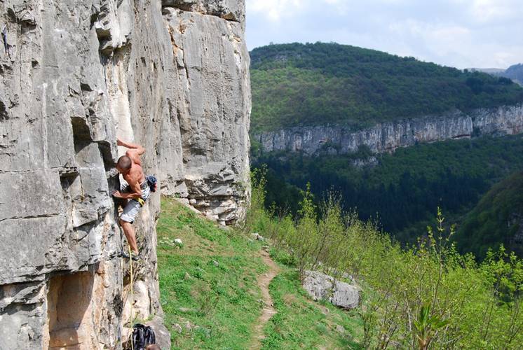 Arctic spider 7a+, Lakatnik