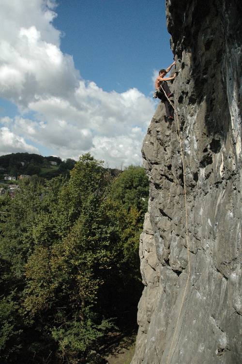 Globules 7a, Dave
September is climbing season in Belgium. Dave for a change.
