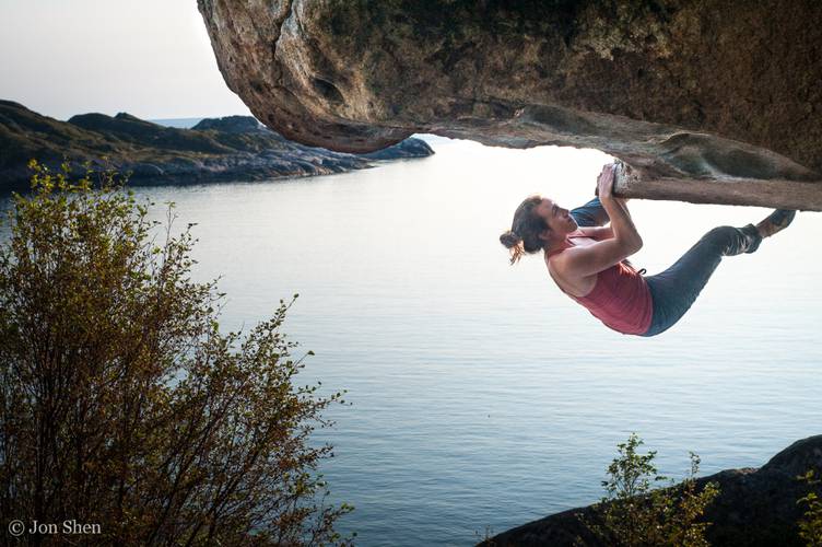 Sofia Borga pulling hard on Presten Roof short (7A).