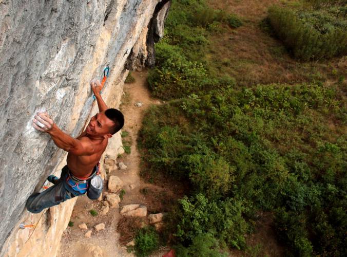 Route: Spicy Noodle (8c+)
Location: White Mountain, Yangshuo, China
Climber: Fui