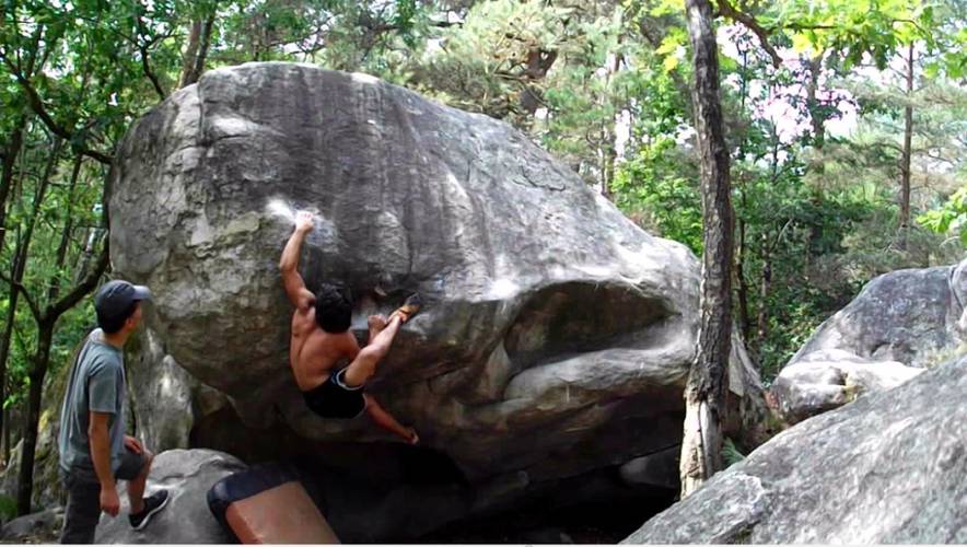 Le Pare Dessus 7a+, Fontainebleau