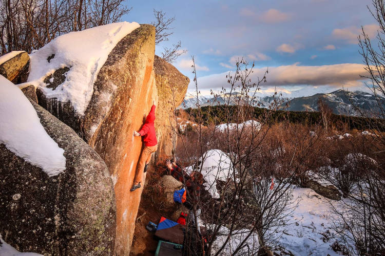 Very beautiful technical boulder in Targasonne.