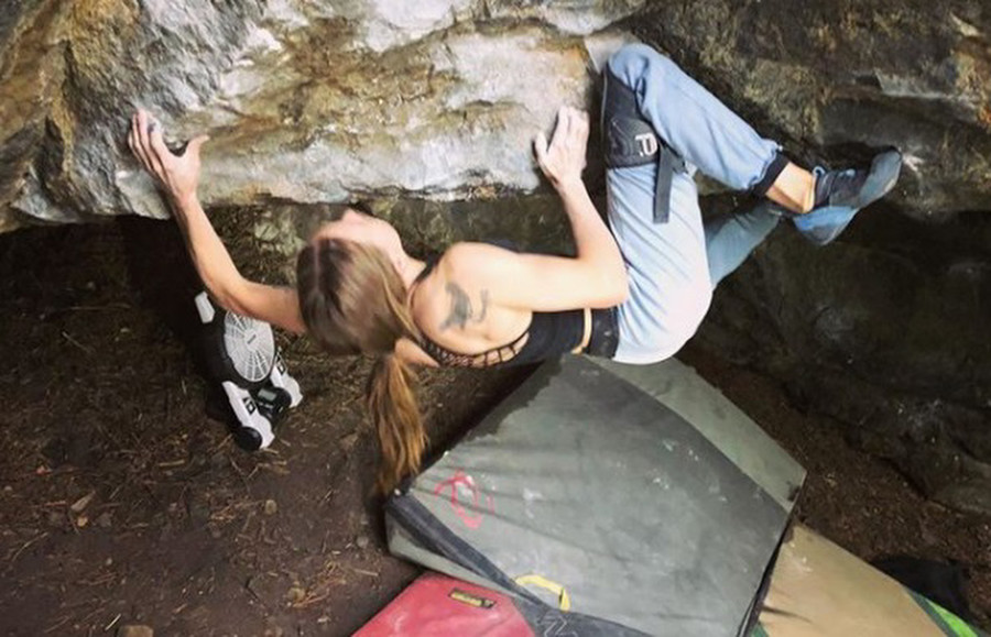 Circle Jerk 8B by Isabelle Faus